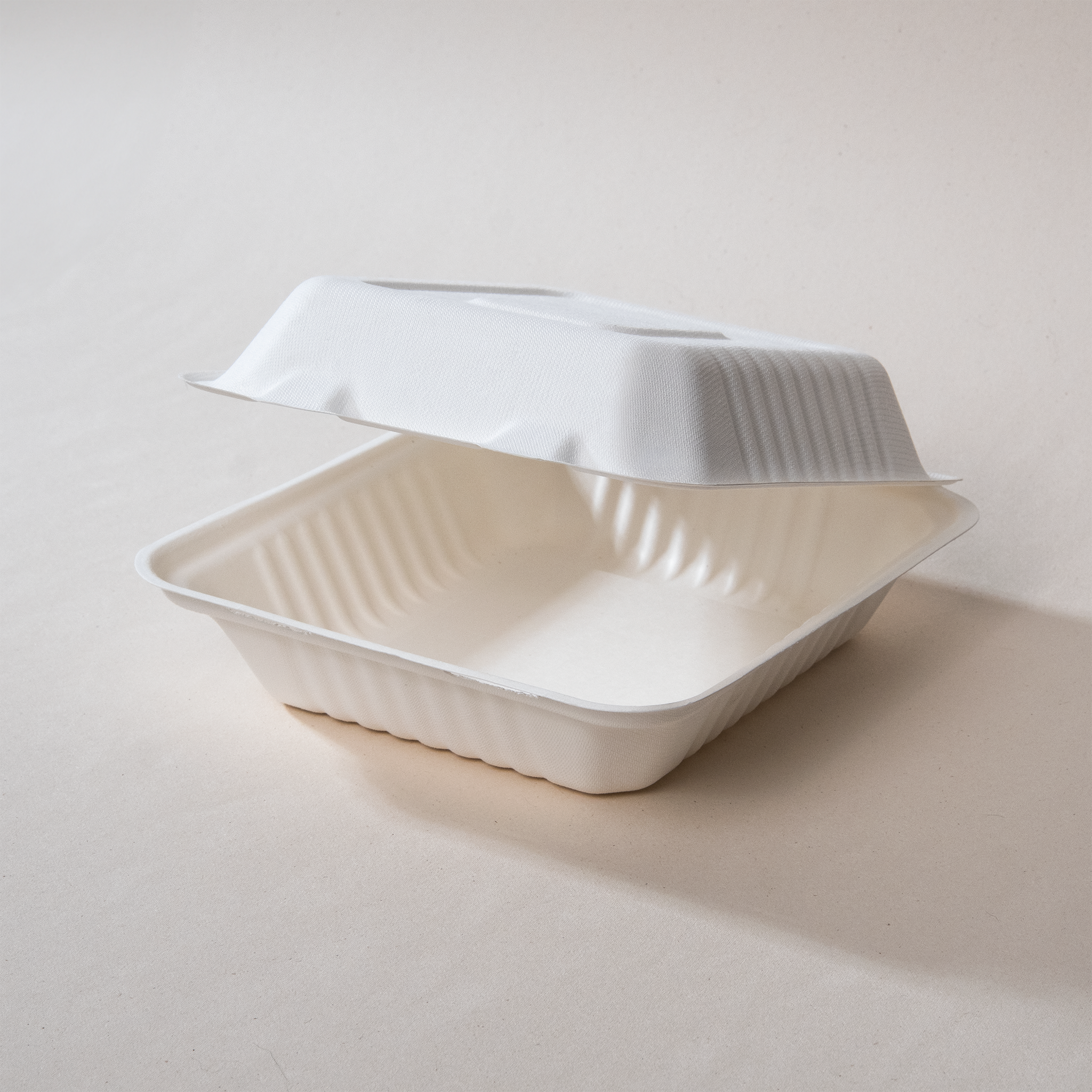 Contenedor Almeja Liso 8x8 de Bagazo de Caña con 200 Pzs