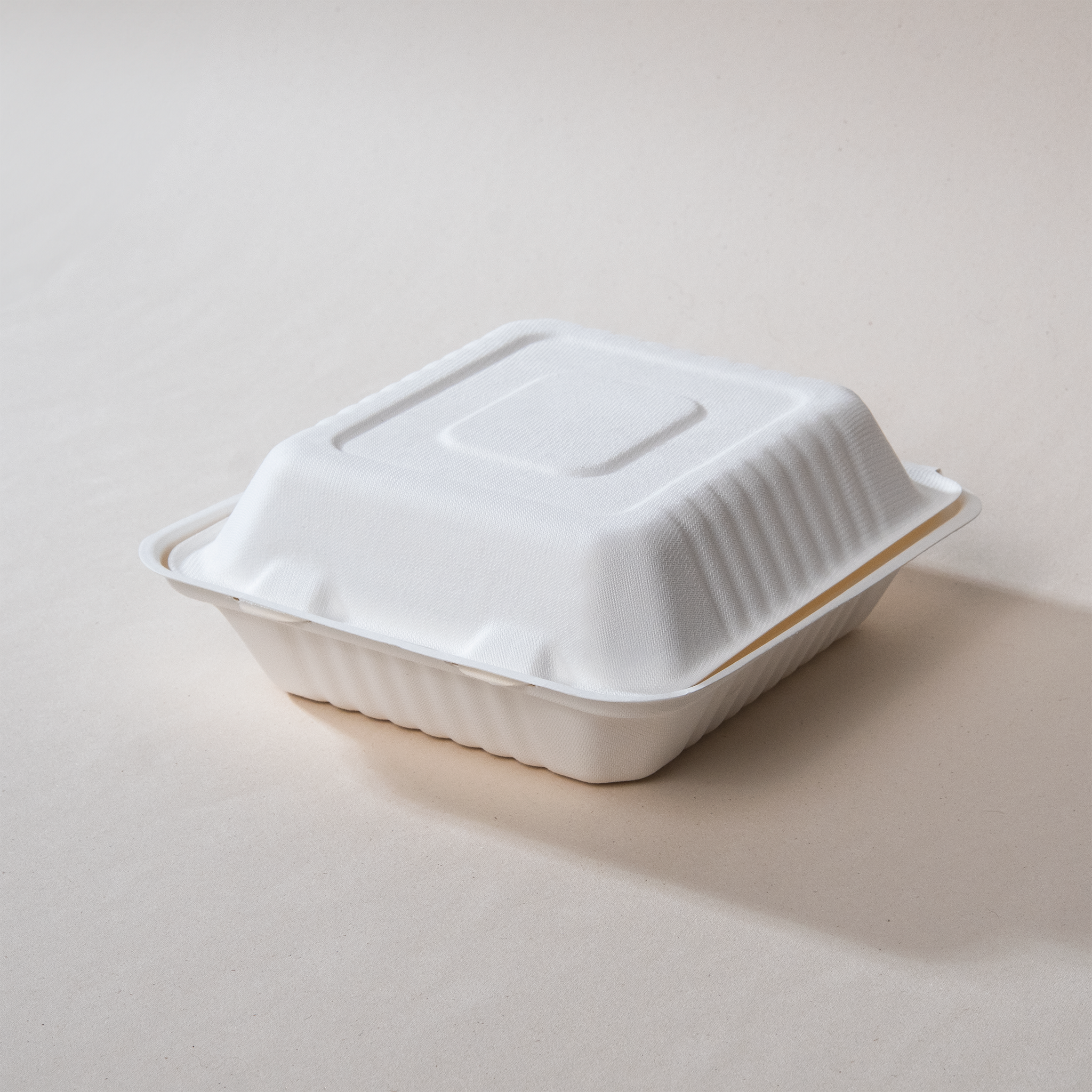 Contenedor Almeja Liso 8x8 de Bagazo de Caña con 200 Pzs