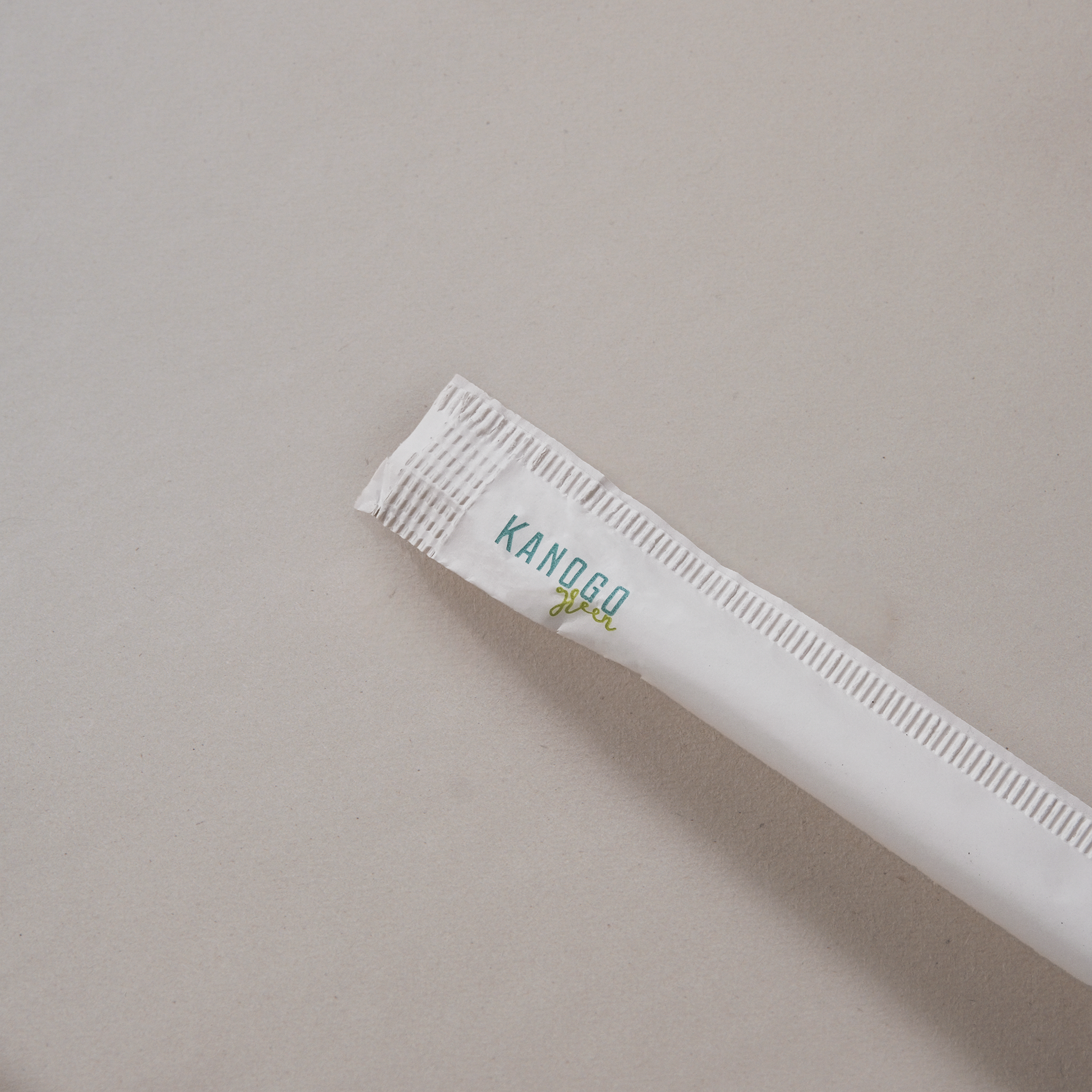 Popote de CPLA de 21 cm con Estuche de Papel con 2000 Pzs